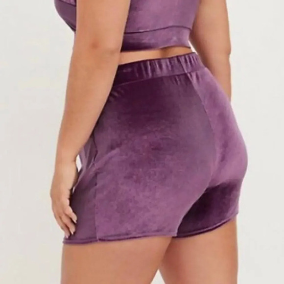 Torrid Women’s Plus Size 1X High Waisted Purple Velvet Shorts - Picture 2 of 7